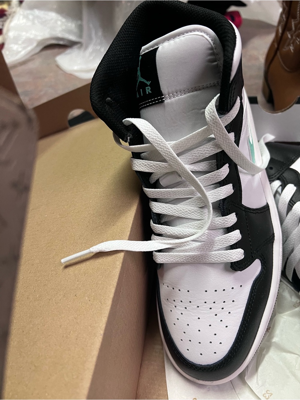 NIB AIR JORDAN - Picture 2 of 4